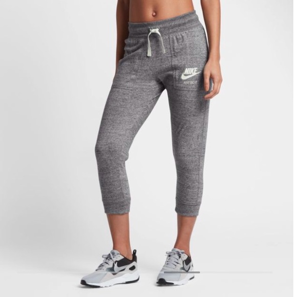 Nike Pants - Nike cropped joggers